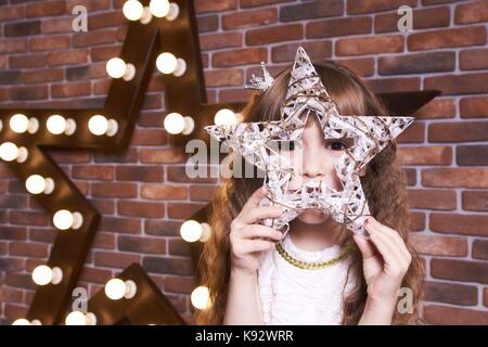 Portrait d'un enfant. fille. étoile. Banque D'Images