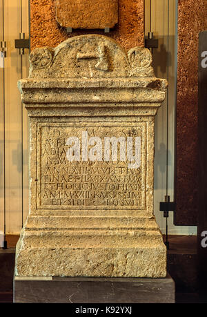 Italie abruzzes vasto palazzo d'Avalos musée archéologique - funérailles cippo - ara de aulo florio giusto Banque D'Images