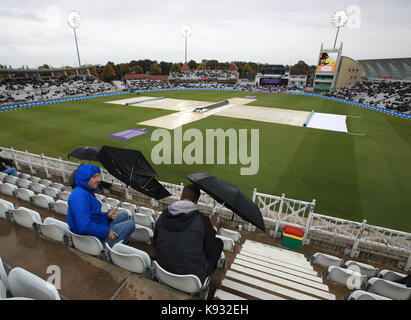 La pluie s'arrête pendant la deuxième royal london un jour match international à Trent Bridge, Nottingham. Banque D'Images