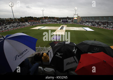 La pluie s'arrête pendant la deuxième royal london un jour match international à Trent Bridge, Nottingham. Banque D'Images