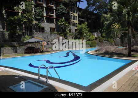 Tennekumbura Kandy au Sri Lanka l'Earl's Regency Hôtel Piscine Banque D'Images