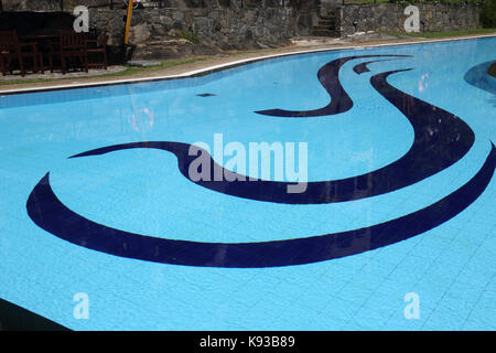 Tennekumbura Kandy au Sri Lanka l'Earl's Regency Hôtel Piscine Banque D'Images