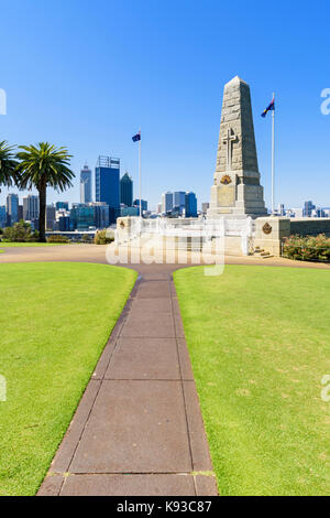 Mémorial de la guerre et de l'état de vue de Perth CBD, Kings Park, Perth, Australie occidentale Banque D'Images