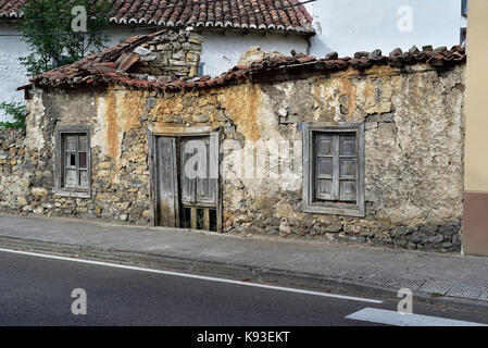Maison en ruine, cervera de Pisuerga, le nord de l'Espagne Banque D'Images