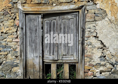 Maison en ruine, cervera de Pisuerga, le nord de l'Espagne Banque D'Images