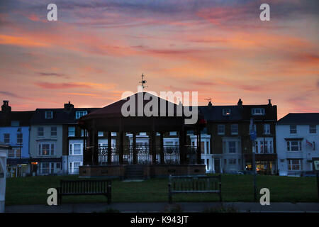 Peach coucher de soleil sur walmer strand Banque D'Images