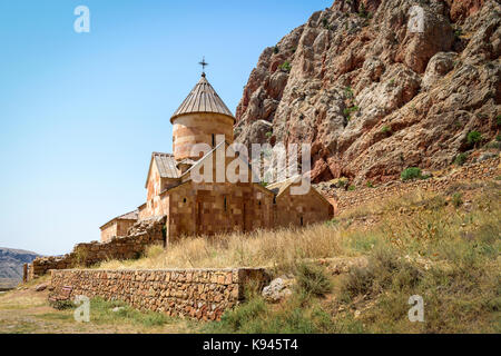 Vue extérieure du monastère de Noravank, un monastère au xiiie siècle construit à proximité d'une gorge en Arménie. Banque D'Images