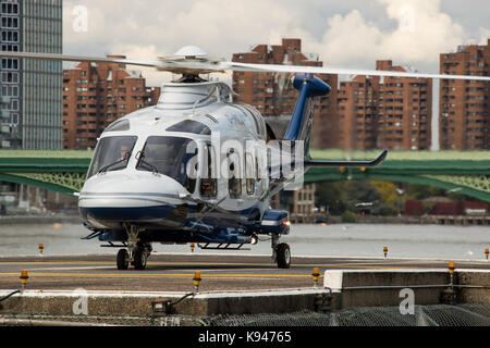 AgustaWestland AW169 G-MLAP au London heliport Banque D'Images