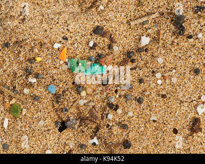 Plages et Piscines roche polluée par des déchets de plastique micro lavés dans de la marée. 21, Septembre, 2017 Robert Taylor/Alamy Live News. Newquay, Banque D'Images