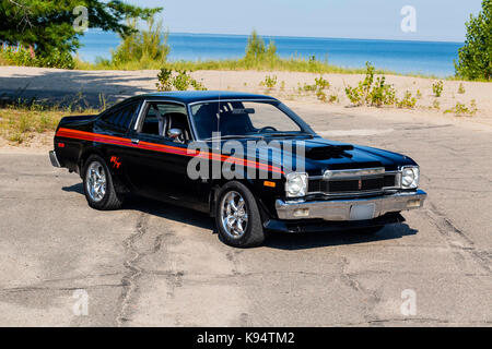 1977 Dodge Aspen r/t sur le trottoir Banque D'Images