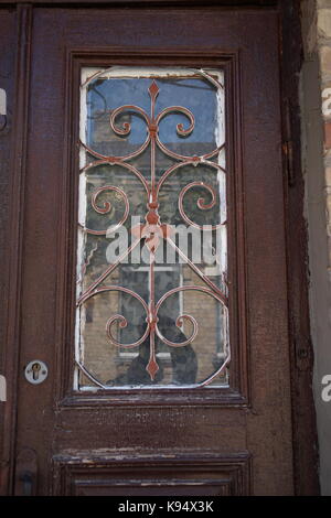 En Italie porte ancienne bois et trasditional ancian ongles texture Banque D'Images