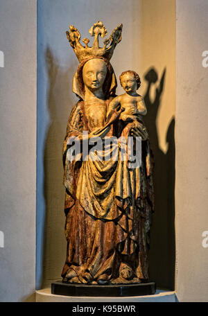 L'art sacré médiéval italie - vierge à l'enfant début du quinzième siècle de Mestre, Parrish church st. Pietro e Paolo Banque D'Images