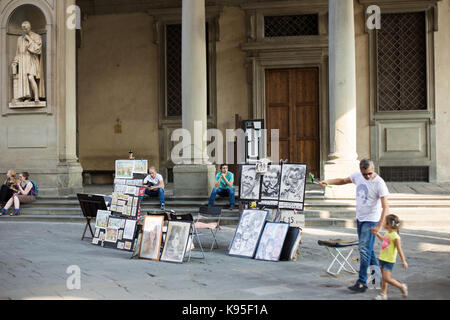 Florence, Italie - 25 septembre 2016 : tableaux vendus sur la rue de Florence près de galerie des Offices, Florence est une destination touristique populaire et beaucoup de str Banque D'Images