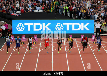 Emmanuel MATADI (Libéria), Alex Wilson (Suisse), YOHAN BLAKE (Jamaïque), Abdul Hakim SANI BROWN (Japon), Bingtian SU (Chine), Jak Ali HARVEY (Turquie), Christopher BELCHER (Etats-Unis d'Amérique), Reece PRESCOD (Grande-Bretagne) au début de la demi-finale du 100 m hommes 2 à 2017, les Championnats du monde IAAF, Queen Elizabeth Olympic Park, Stratford, London, UK. Banque D'Images