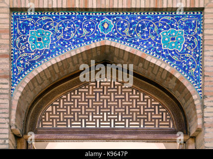 Arch portail d'une mosquée à Tachkent, Ouzbékistan Banque D'Images