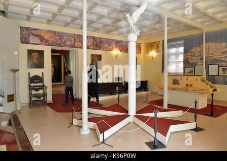 St.Petersburg, Russie - mars 03, 2017 : la sculpture de l'aigle au prieuré palace à Gatchina. Banque D'Images