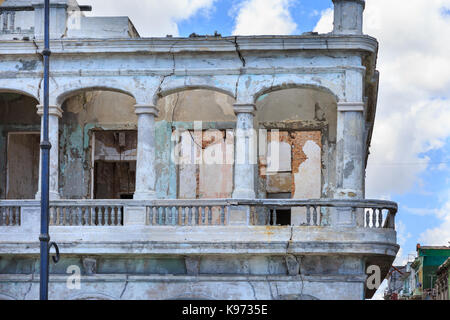 Bâtiment historique et l'architecture délabrée dans Habana Vieja, Cuba La Havane Banque D'Images