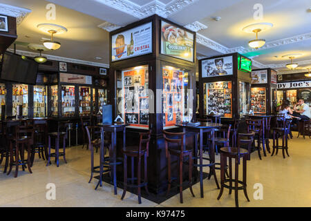 Sloppy Joe's, intérieur de la célèbre bar dans la Vieille Havane, Cuba Banque D'Images