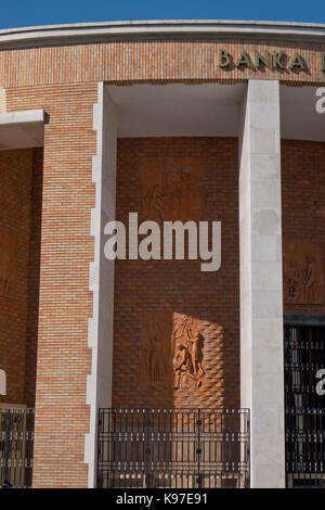 La Banque centrale albanaise dans la place Skanderbeg, nommé d'après le héros national dans le centre de Tirana, Albanie. Banque D'Images