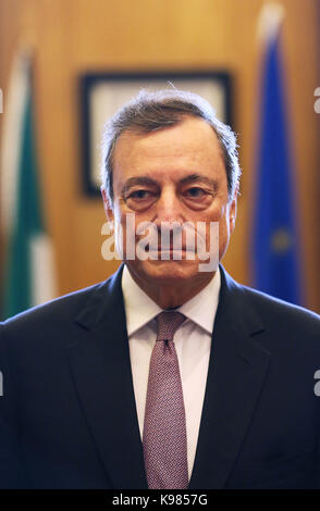 Le président de la Banque centrale européenne Mario Draghi à des édifices gouvernementaux à dublin pour une réunion avec un taoiseach leo varadkar. Banque D'Images