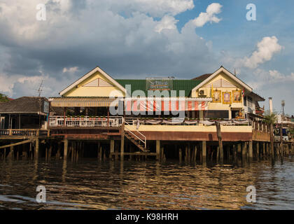 Steve cafe à old house sur la rivière Chao Phraya, Bangkok, Thaïlande Banque D'Images