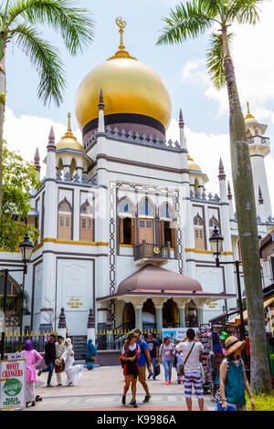 Singapour - septembre 7, 2017 : la mosquée Sultan masjid dans Kampong Glam est un monument national à Singapour avec une longue histoire qui remonte à 1824. verti Banque D'Images