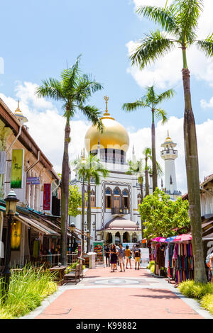 Singapour - septembre 7, 2017 : la mosquée Sultan masjid dans Kampong Glam est un monument national à Singapour avec une longue histoire qui remonte à 1824. verti Banque D'Images