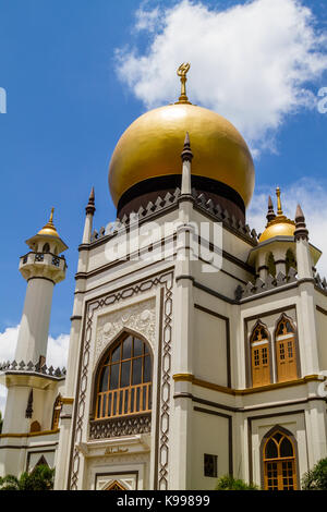 Singapour - septembre 7, 2017 : la mosquée Sultan masjid dans Kampong Glam est un monument national à Singapour avec une longue histoire qui remonte à 1824. verti Banque D'Images