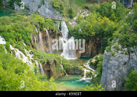 Cascades magnifiques dans le Parc National de Plitvice Banque D'Images