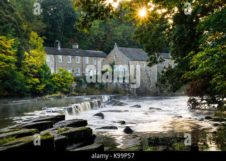 Mill Falls, fleuve Tees, Barnard Castle, comté de Durham, Royaume-Uni Teesdale. Vendredi 22 septembre 2017. Météo britannique. C'était un beau début d'automne à la journée at Mill Falls sur la Rivière Tees à Barnard Castle ce matin. Crédit : David Forster/Alamy Live News Banque D'Images