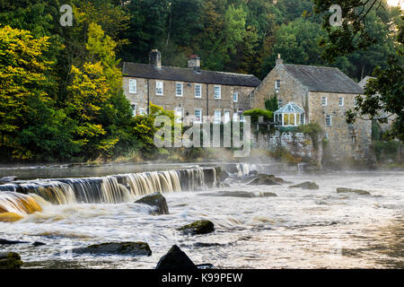 Mill Falls, fleuve Tees, Barnard Castle, comté de Durham, Royaume-Uni Teesdale. Vendredi 22 septembre 2017. Météo britannique. C'était un beau début d'automne à la journée at Mill Falls sur la Rivière Tees à Barnard Castle ce matin. Crédit : David Forster/Alamy Live News Banque D'Images