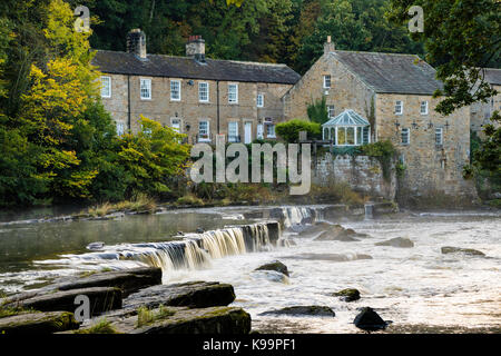 Mill Falls, fleuve Tees, Barnard Castle, comté de Durham, Royaume-Uni Teesdale. Vendredi 22 septembre 2017. Météo britannique. C'était un beau début d'automne à la journée at Mill Falls sur la Rivière Tees à Barnard Castle ce matin. Crédit : David Forster/Alamy Live News Banque D'Images