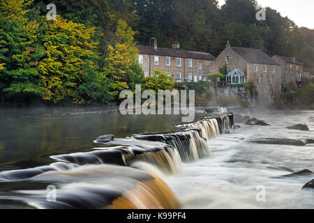 Mill Falls, fleuve Tees, Barnard Castle, comté de Durham, Royaume-Uni Teesdale. Vendredi 22 septembre 2017. Météo britannique. C'était un beau début d'automne à la journée at Mill Falls sur la Rivière Tees à Barnard Castle ce matin. Crédit : David Forster/Alamy Live News Banque D'Images