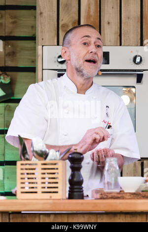 Londres, Royaume-Uni. 22 sep, 2017. chef, Michel Roux Junior (JNR) donne une démonstration culinaire à la fête de la bbc good food, qui a eu lieu à la Tour de Londres. crédit : Vickie flores/Alamy live news Banque D'Images