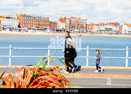 Weymouth, Royaume-Uni. 22 sep, 2017. uk weather. été bloqué sur à Weymouth, sur ce qui est officiellement le premier jour de l'automne crédit : Stuart fretwell/Alamy live news Banque D'Images