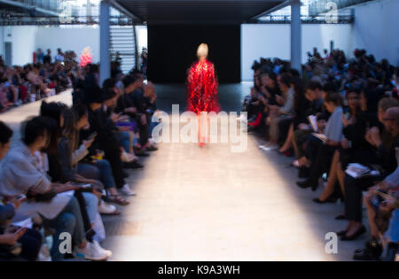 Milan, Italie. 22 sep, 2017. a model for fashion house annakiki au cours de la fashion week de milan printemps-été 2018 à Milan, Italie, sur sept. 22, 2017. crédit : jin yu/Xinhua/Alamy live news Banque D'Images