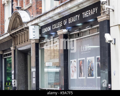 London College of Beauty Therapy - LCBT London College of Beauty Therapy dans Ramillies Street dans le quartier de Soho de Londres Banque D'Images