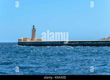 Le phare de St Elmo's fort. Banque D'Images