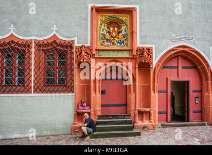 Allemagne, Saxe, Meissen, Place de la cathédrale, le fait d'avoir un peu de repos à la fin du Quartier Gothique cathédrale de Meissen de Berchtesgaden Banque D'Images