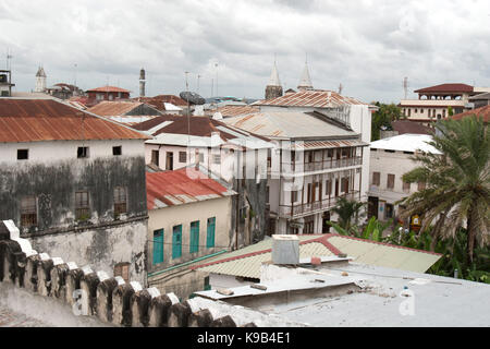 Vue sur les toits de Stone Town, Zanzibar, Tanzanie, Afrique de l'est Banque D'Images