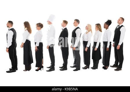 Vue de côté sur toute la longueur du restaurant standing in line against white background Banque D'Images