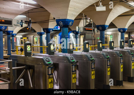 Hoboken, NJ USA -- 19 septembre 2017 - à l'entrée de chemin tourniquets tubes à hoboken. usage éditorial uniquement. Banque D'Images