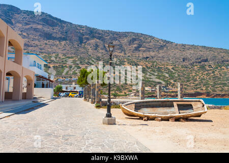 Bateau dans le village de Plaka. Crète, Grèce Banque D'Images