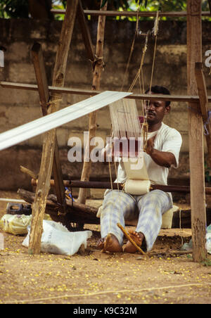 Korhogo, Côte d'Ivoire, Côte d'Ivoire. Les Sénoufo Weaver, musulmans. Banque D'Images
