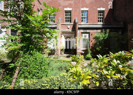 Jardin à l'arrière de la bibliothèque de la maison bromley nottingham Banque D'Images