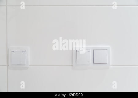 doppia presa elettrica con presa tv a muro 5974253 Stock Photo su Vecteezy