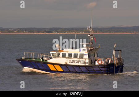 Spitfire. Le port de Southampton lancement de capitaine de port ou le bateau de patrouille utilisé pour l'accompagnement de grands navires dans le port de Southampton docks. le pilotage. Banque D'Images