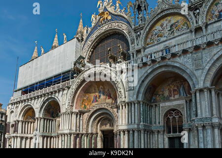 Fragment de beauté la basilique Saint Marc à la place San Marco ou piazza, Venezia, Venise, Italie, Europe Banque D'Images