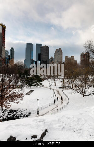 Central Park à new york recouvert de neige sur un gel winters day Banque D'Images