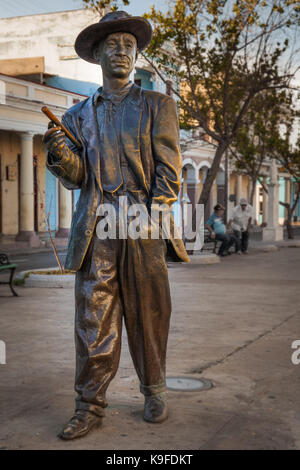 La statue de Benny more, le célèbre chanteur cubain né dans la région de Paseo del prado, Cienfuegos, Cienfuegos, Cuba Banque D'Images